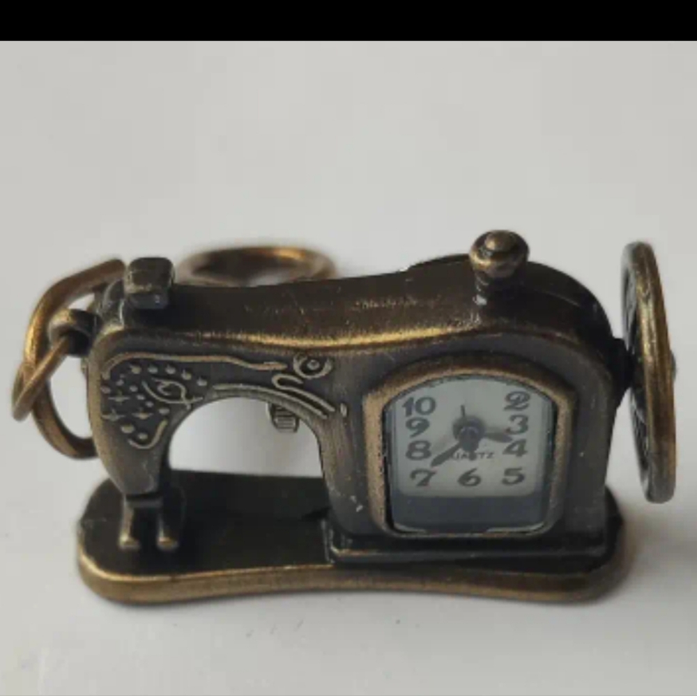 New sewing machine seamstress Quartz keychain pocket watch